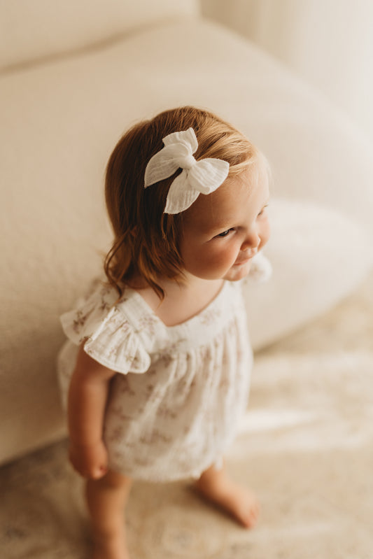 Petite Fable Bow | White Muslin