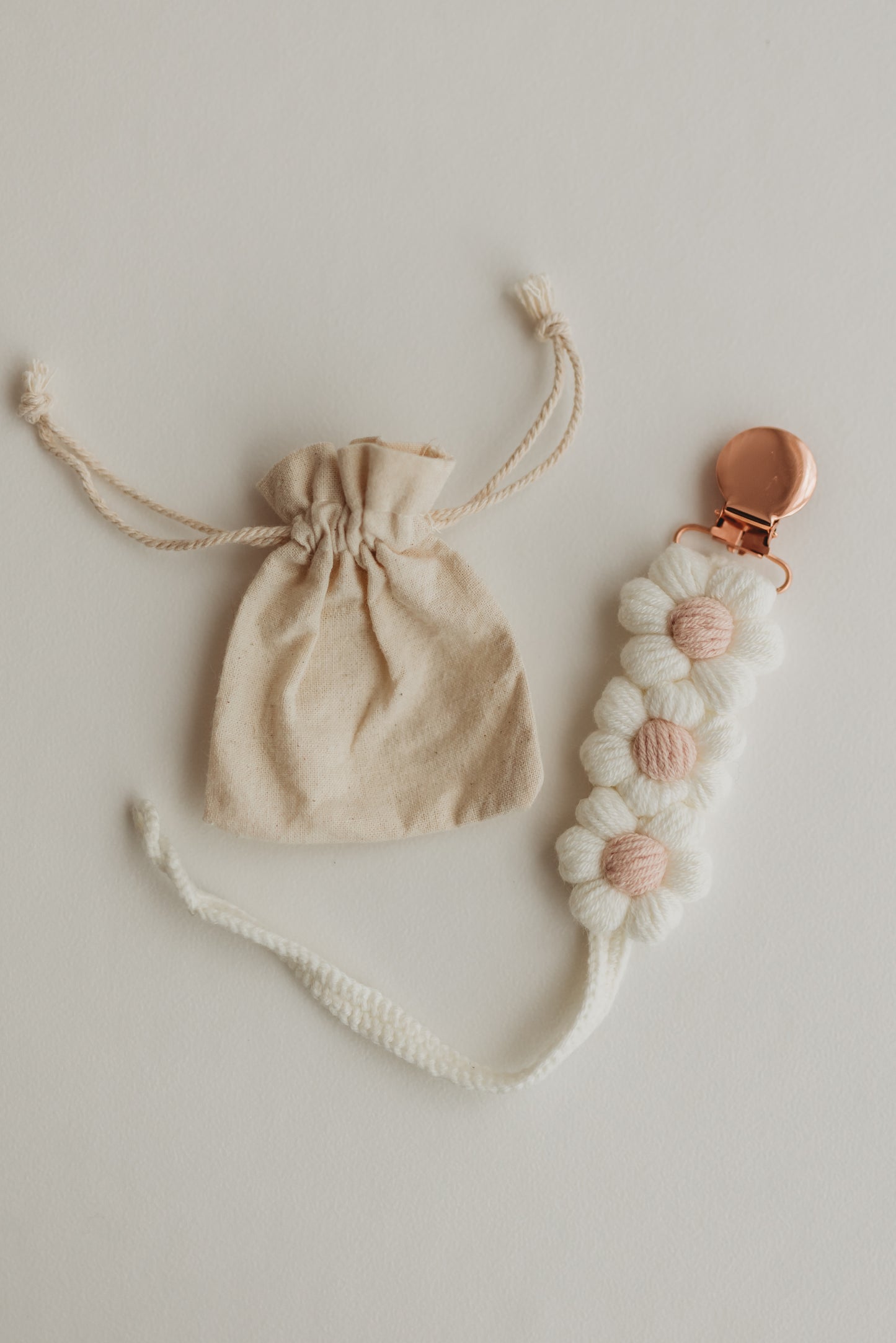 Dummy Clip | Blush Puff Daisies