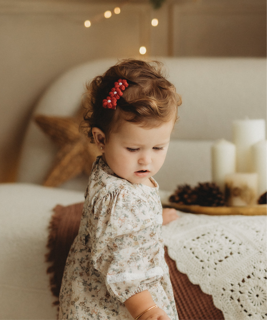 Clip | Dainty Berry Flowers