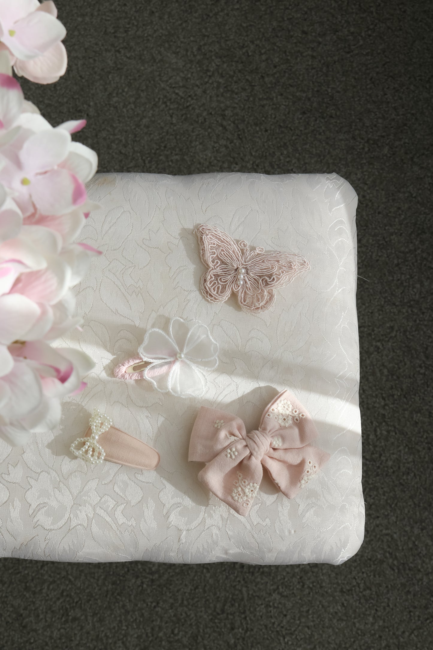 Clip | Lace Pearl Butterfly - Pink