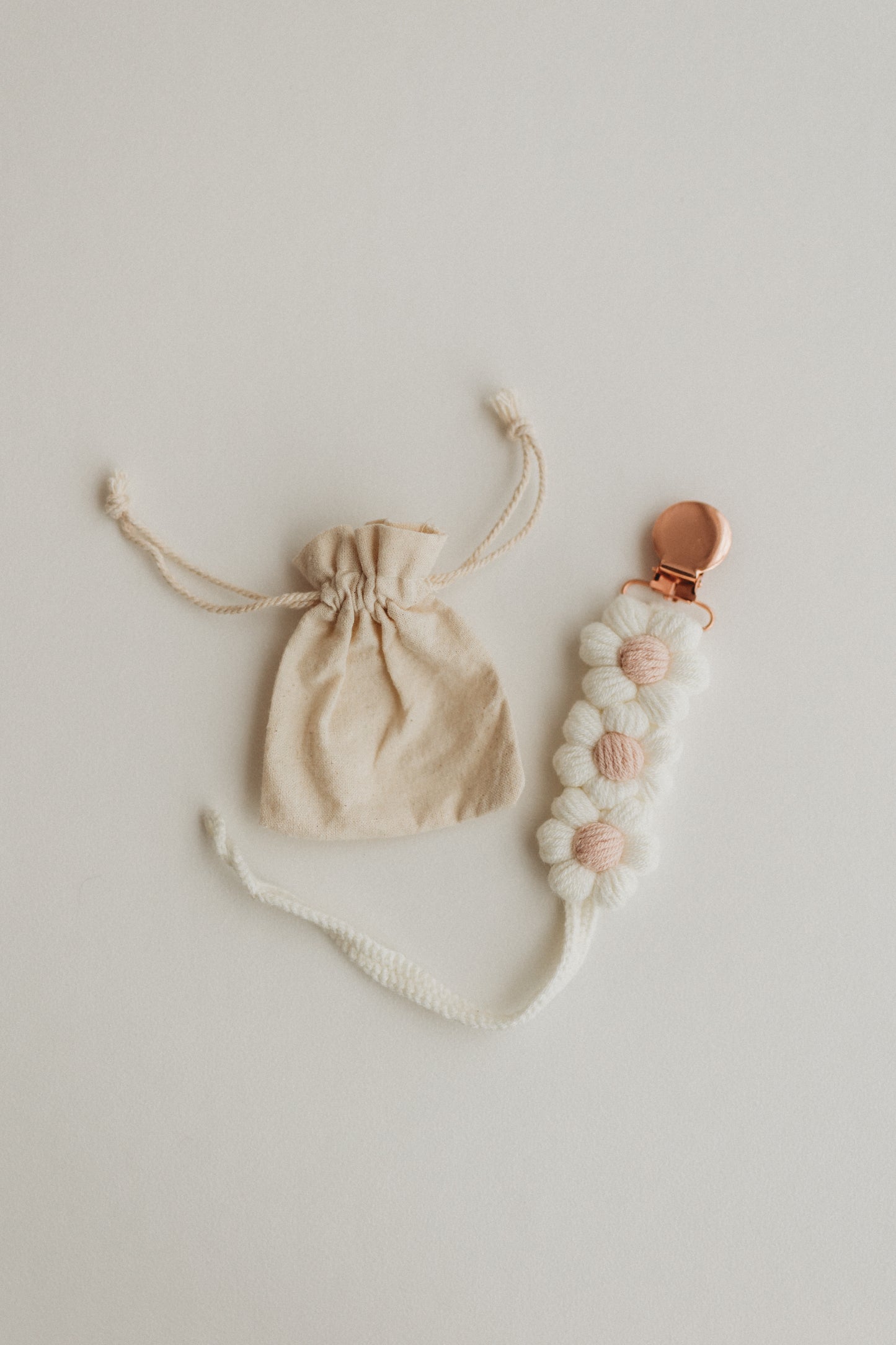 Dummy Clip | Blush Puff Daisies