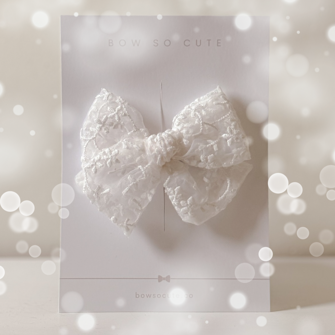 Pinwheel Bow | Snowy Ivy