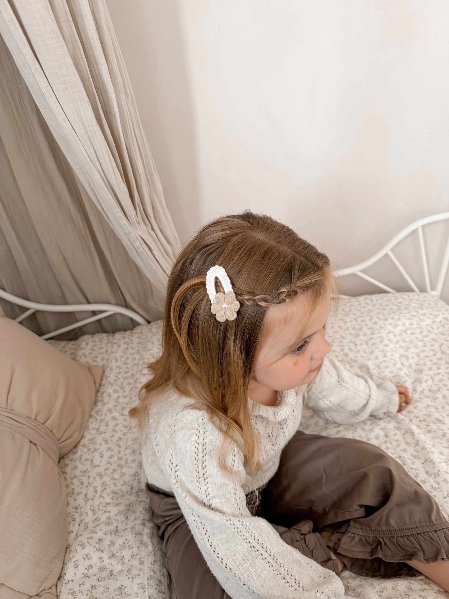 Daisy Pearl Clip | Soft Tan