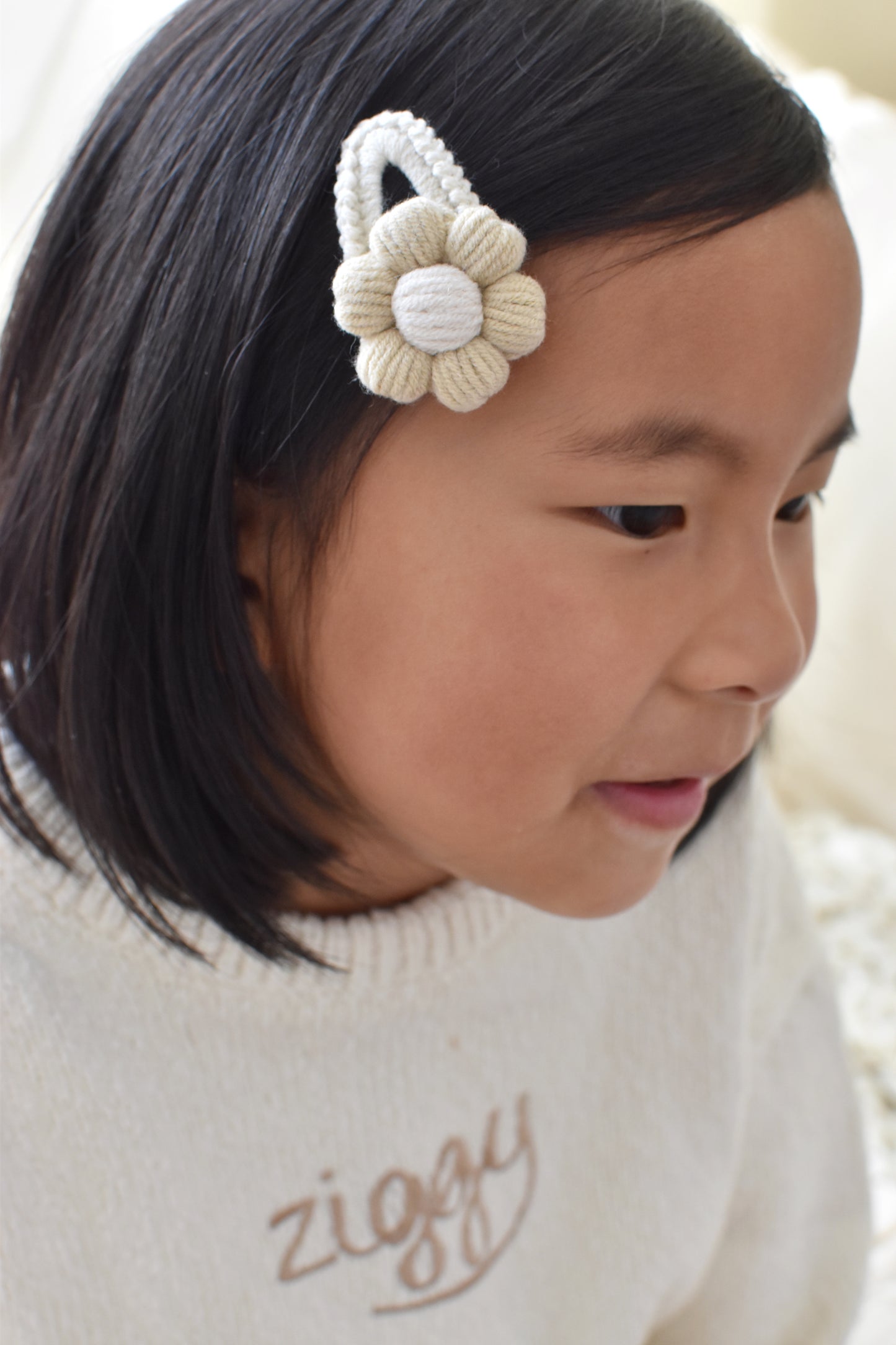Daisy Puff Crochet Clip | Biscuit