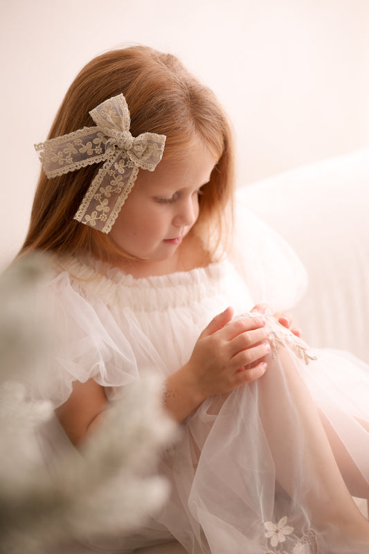 Longtail Bow | Golden Lace