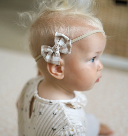 Petite Pinwheel Bow | Beige Gingham