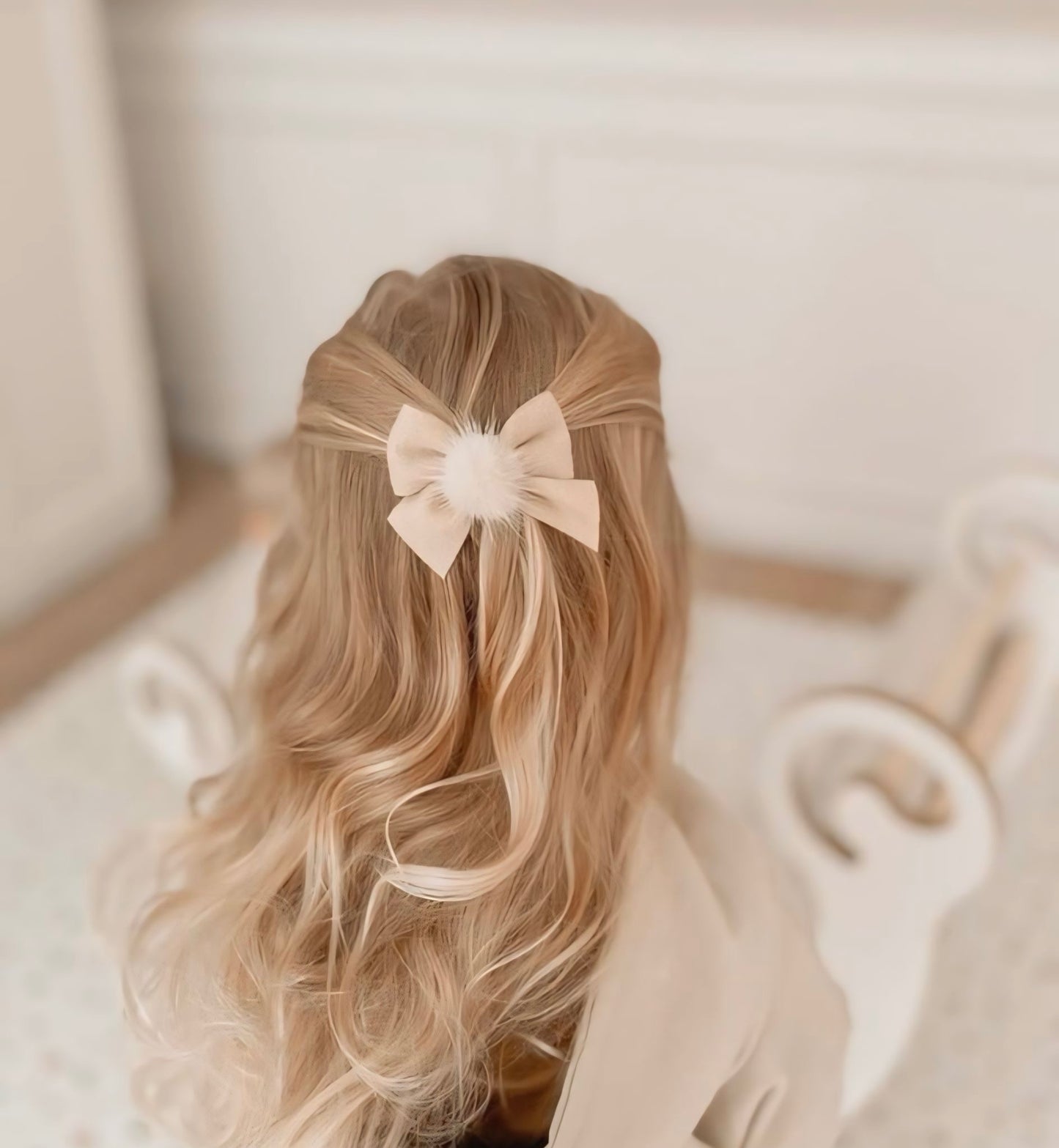 Clip | Beige Pom Bow