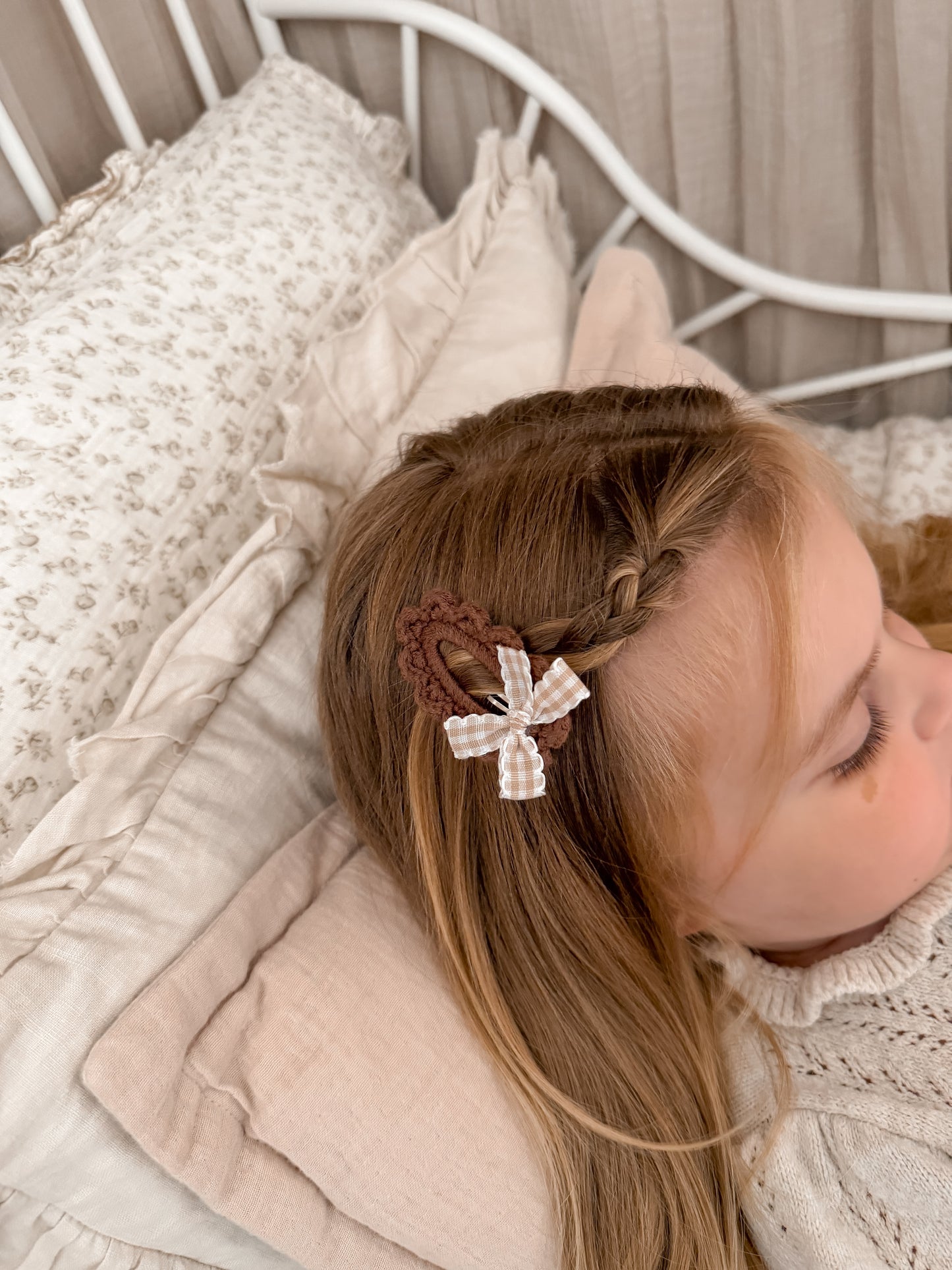 Scallop Crochet Clip | Chocolate Bow